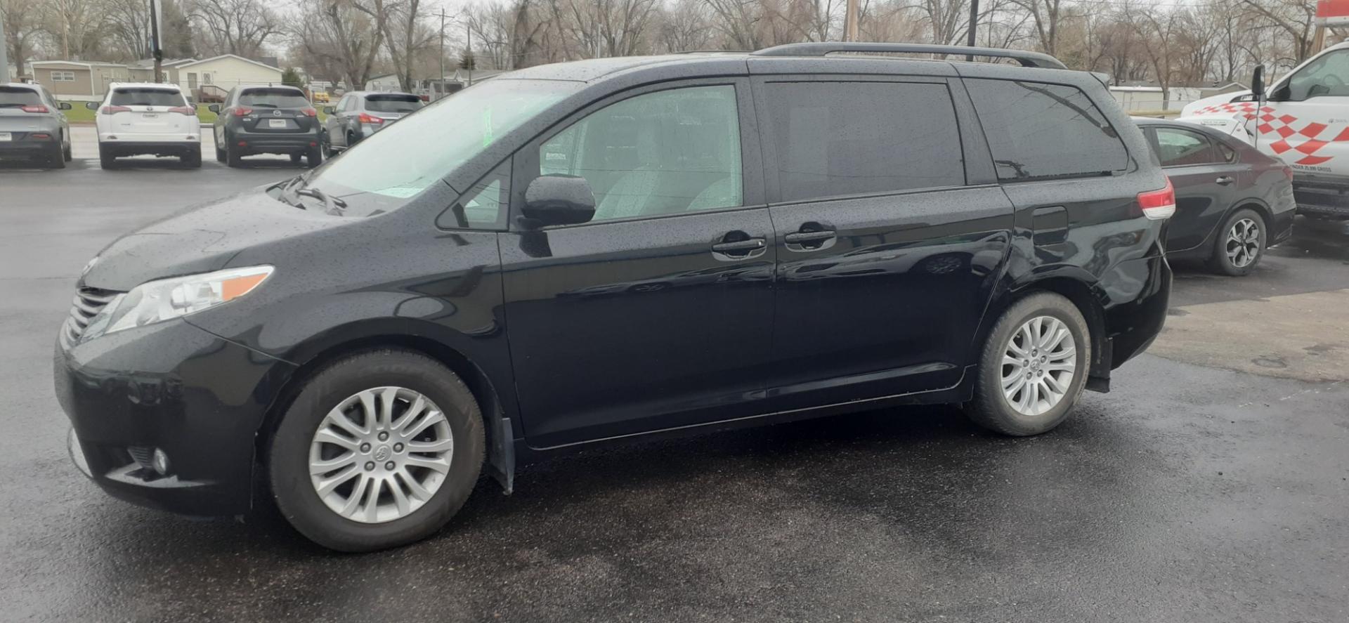 2012 Toyota Sienna Limited FWD 7-Passsenger V6 (5TDYK3DC2CS) with an 3.5L V6 EFI DOHC 24V engine, 5-Speed Automatic transmission, located at 2015 Cambell Street, Rapid City, SD, 57701, (605) 342-8326, 44.066433, -103.191772 - Photo#10